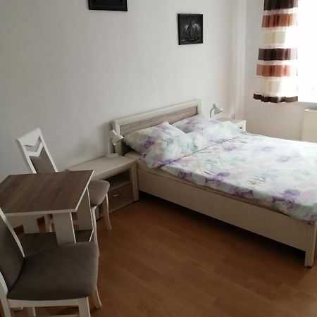 Roza Apartment Zelistrzewo ภายนอก รูปภาพ